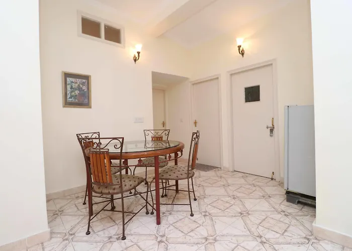 Sun Pine Villa: Forest Retreat with Open-Air Amenities Kasauli